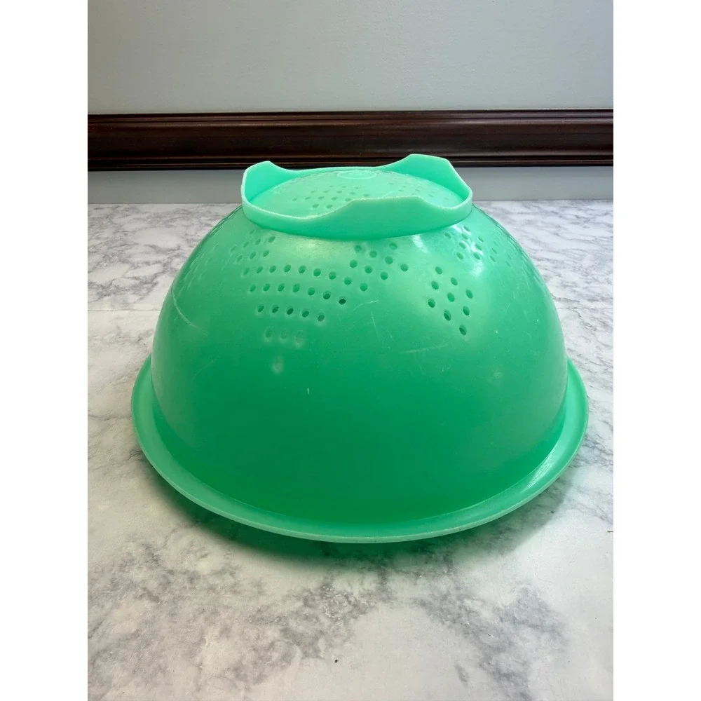 Tupperware vintage colander